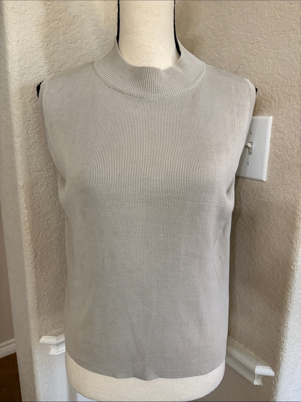 Vintage Pour Soie beige ribbed silk sleeveless sweater Size M